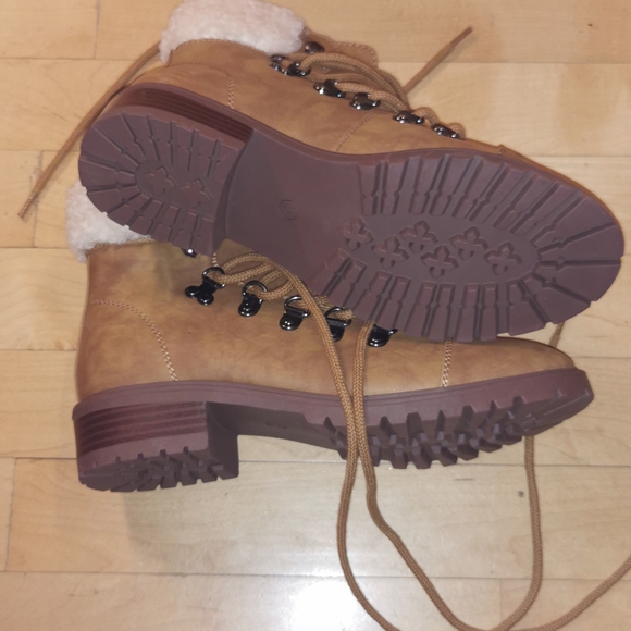 Boots - Picture 3 of 3